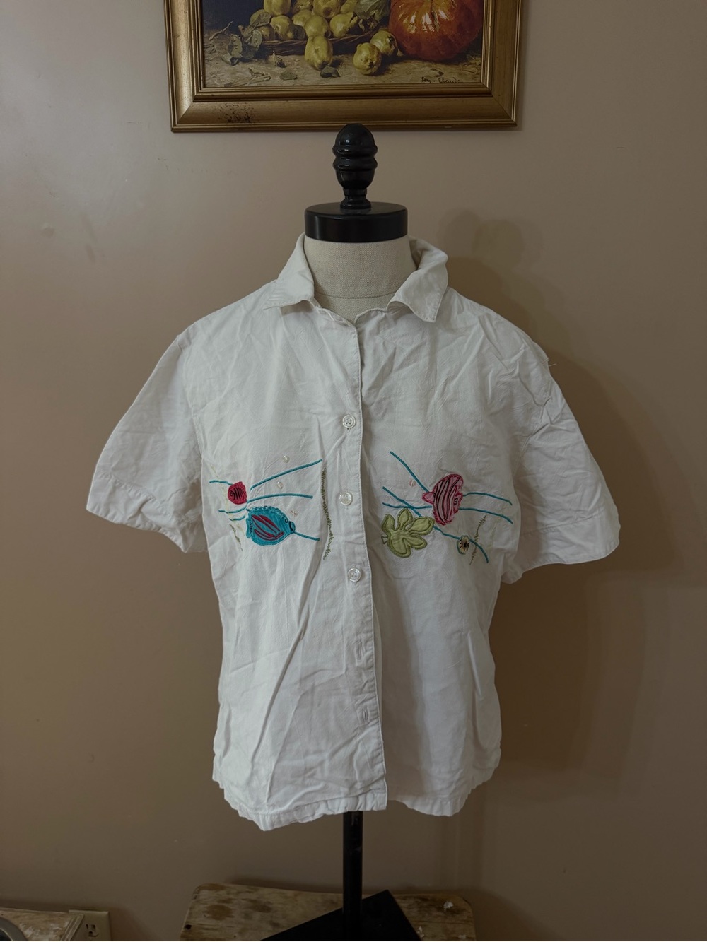 White Stag White Short-Sleeve Button-Down Shirt with Multicolor Embroidery